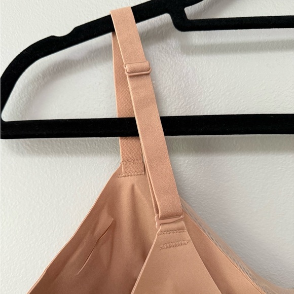 Honeylove CrossOver Bra in Sand - 38D/DD(E) - Picture 8 of 10